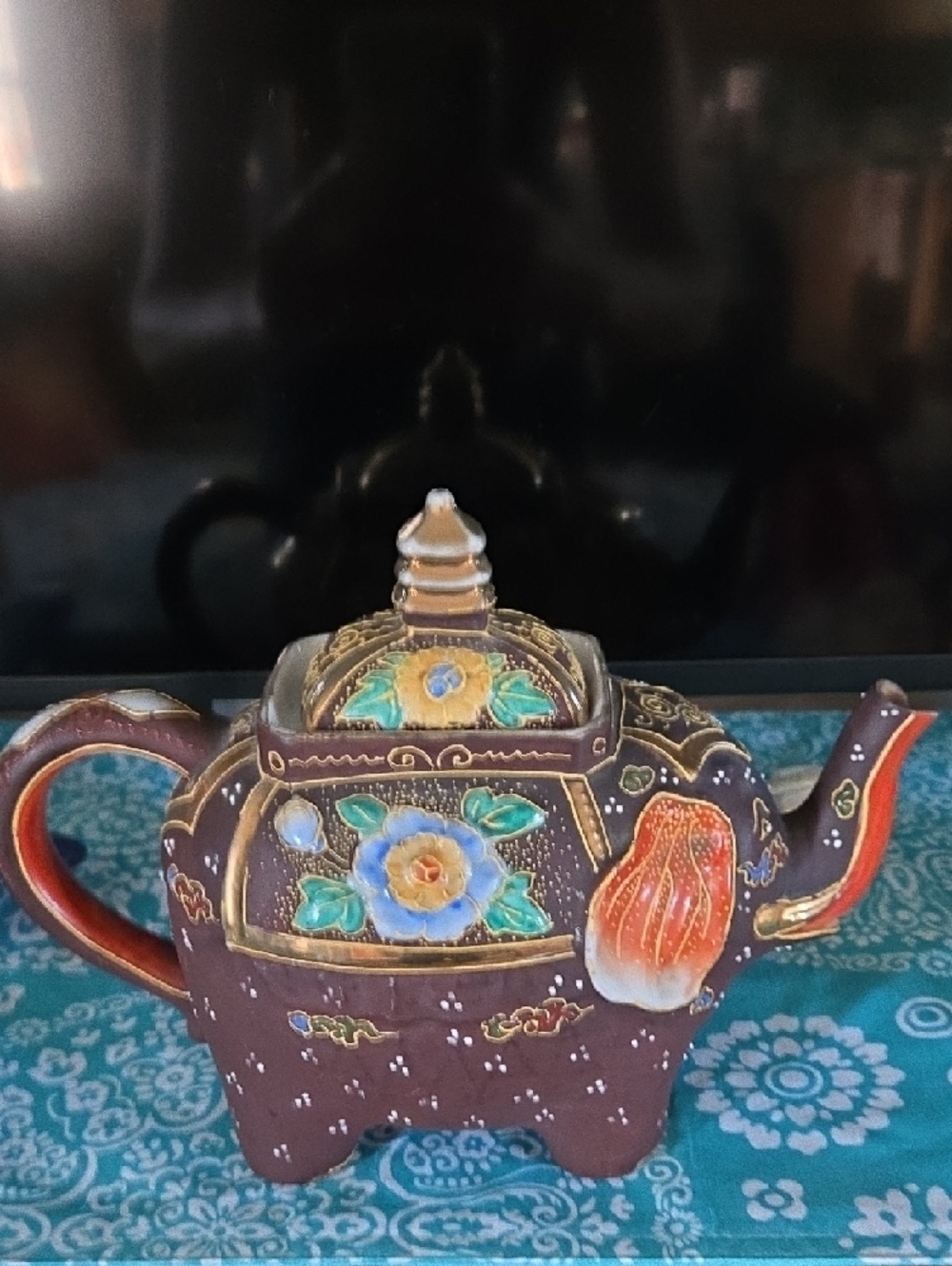 Beautiful Hand Painted Japanese Satsuma-Painted Floral Elephant Teapot - Picture 3 of 9